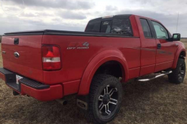 2006 Ford FX4, low kms, lifted on 35", V8 aut