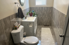 High exposure commercial/apartment for sale